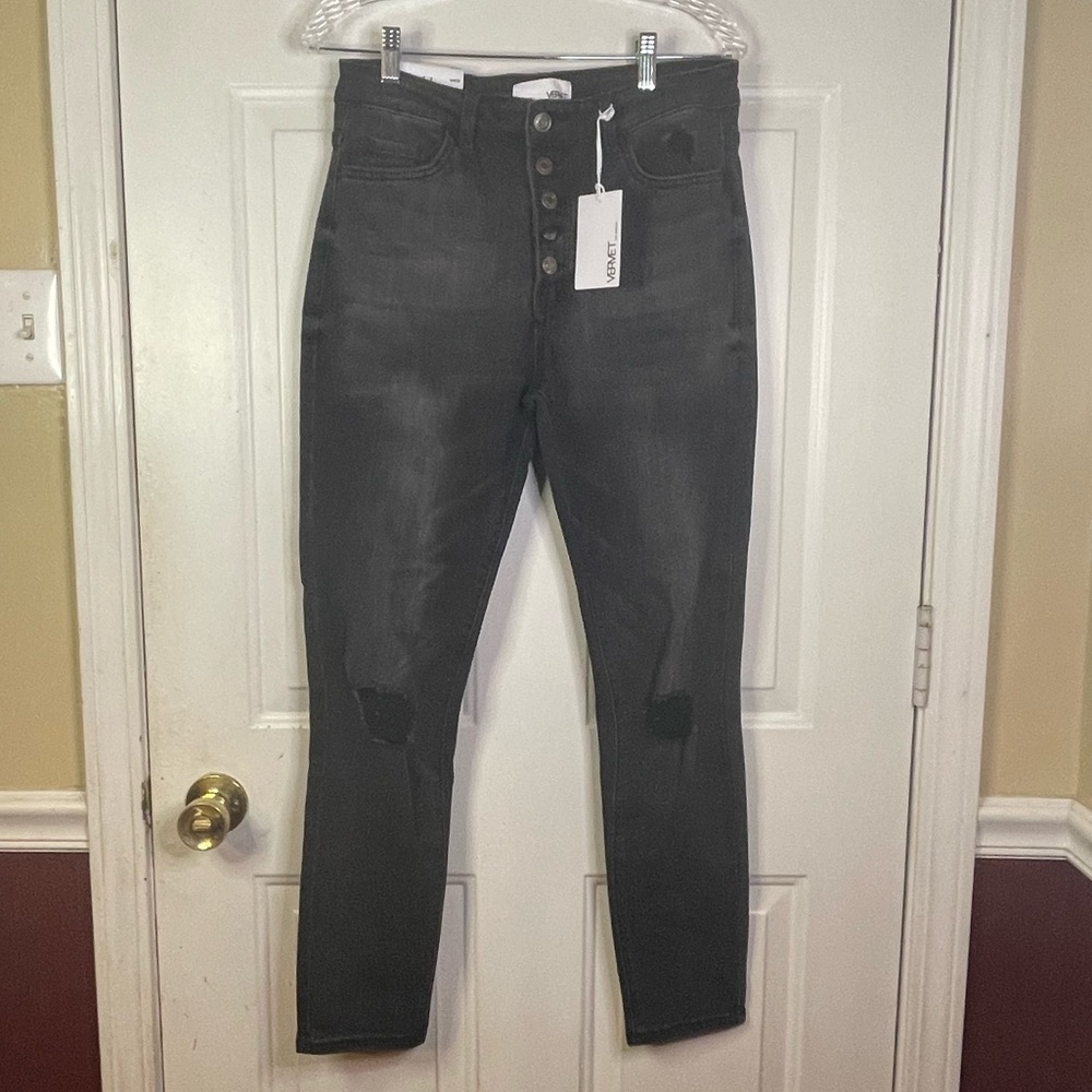 Vervet Haylie  distressed high rise skinny jeans in black. Size 30  NWT